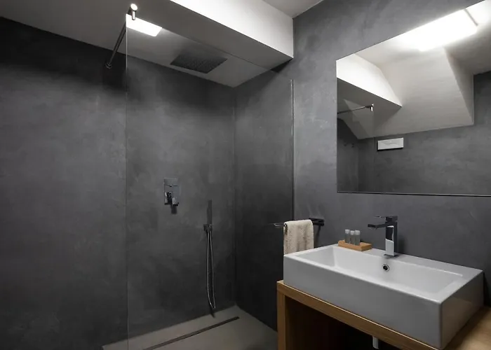 The Square 4*
