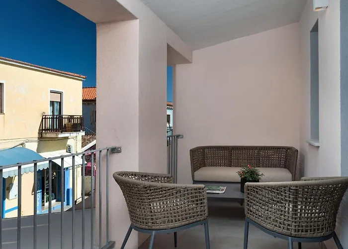 The Square 4* Cannigione